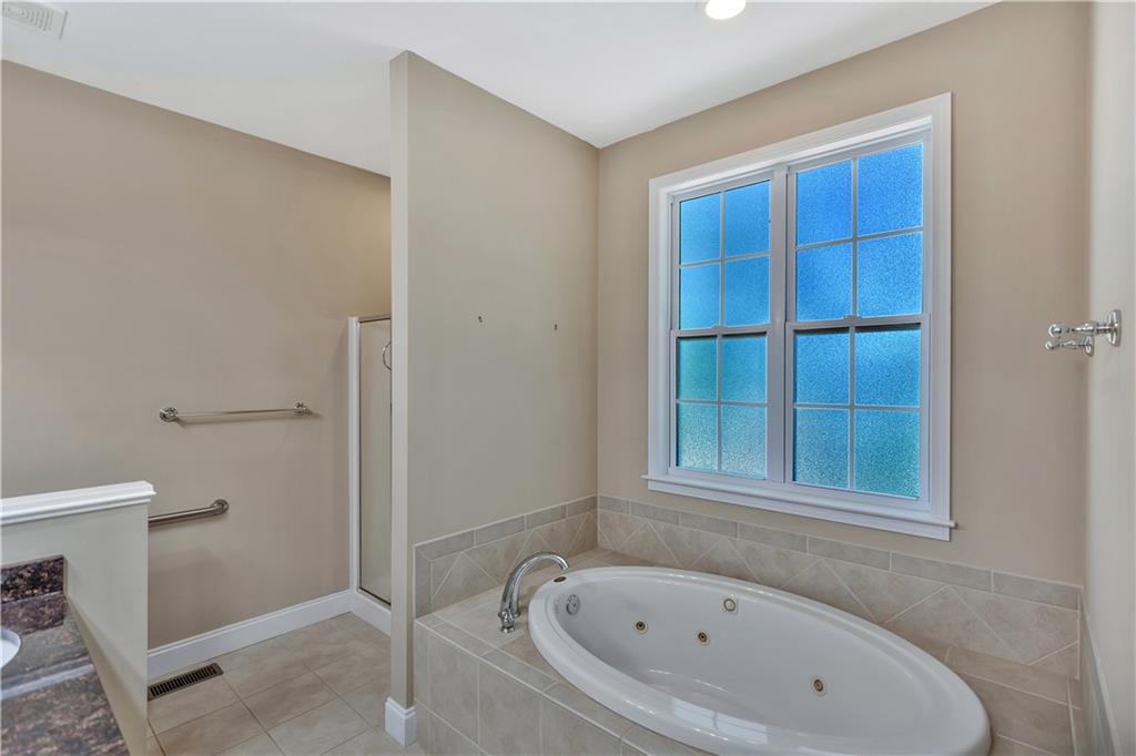 119 Green Chase E Property Photo 12