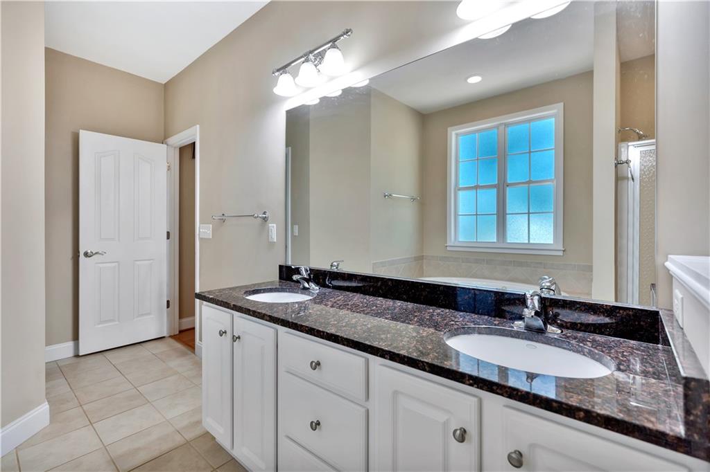 119 Green Chase E Property Photo 13