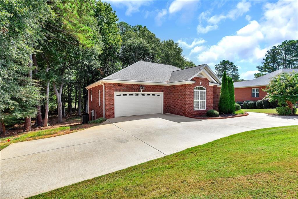 119 Green Chase E Property Photo 32