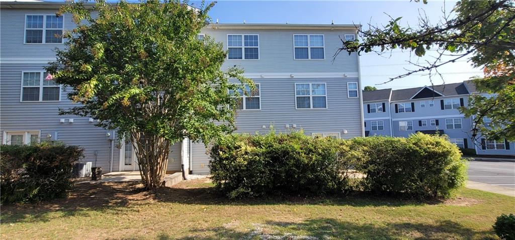 237 Campus Dr B Property Photo 8