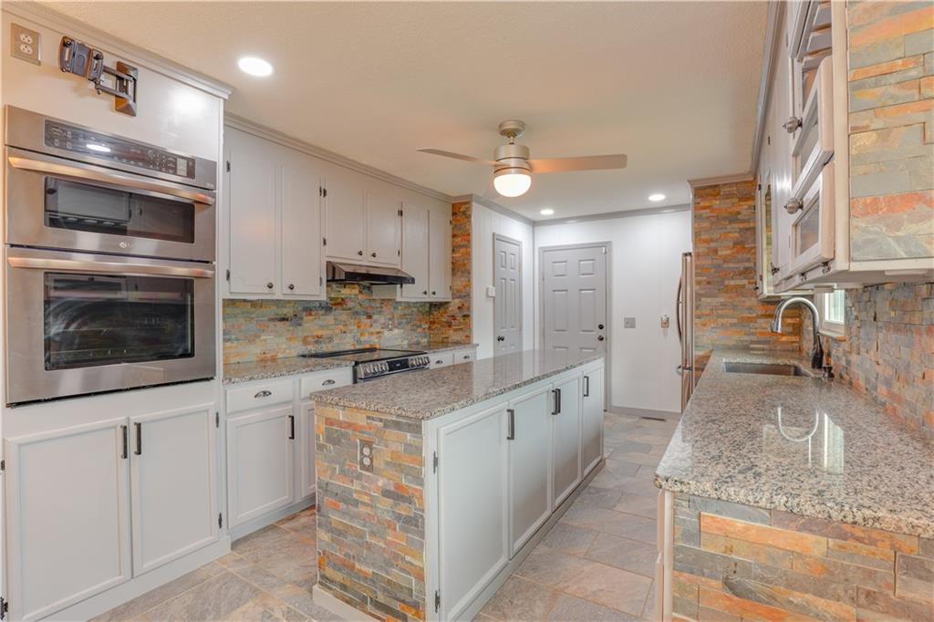 324 Cherry Dr Property Photo 4