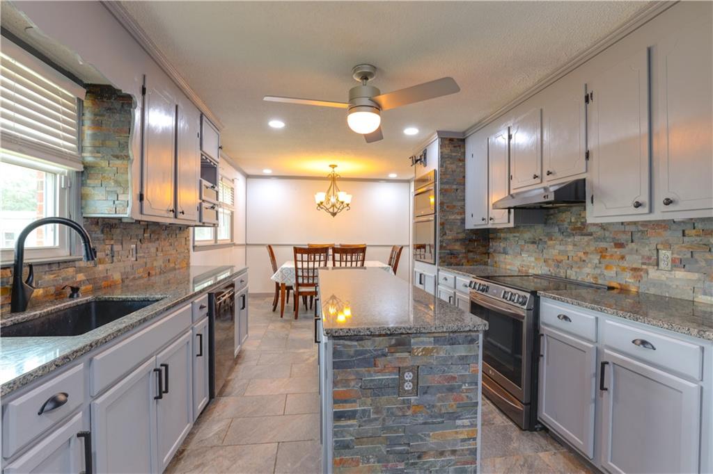 324 Cherry Dr Property Photo 5