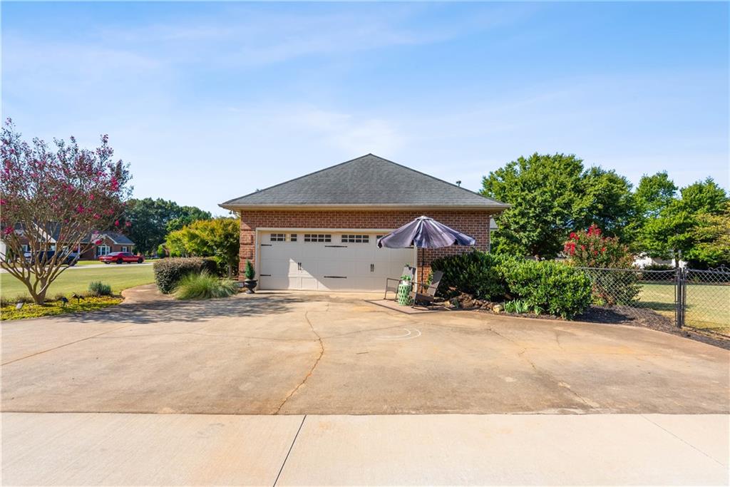 325 Smithfield Dr Property Photo 33