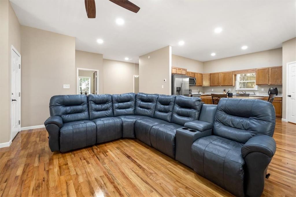 109 Darby Ct Property Photo 6