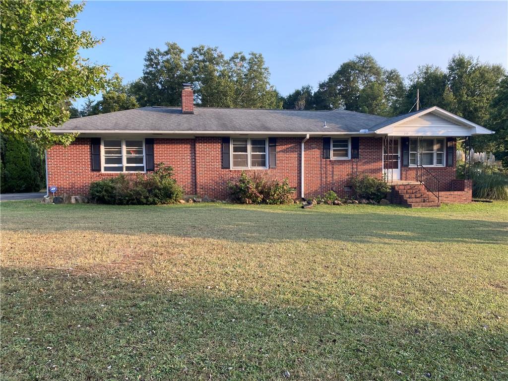 200 Alice Dr Property Photo 1