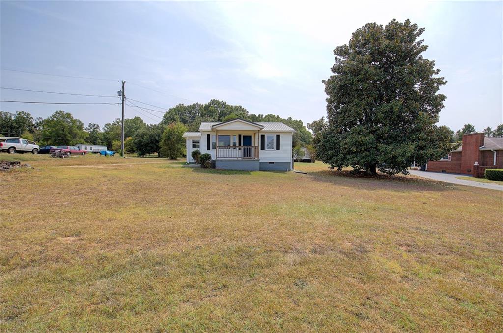 210 Poore Rd Property Photo 3