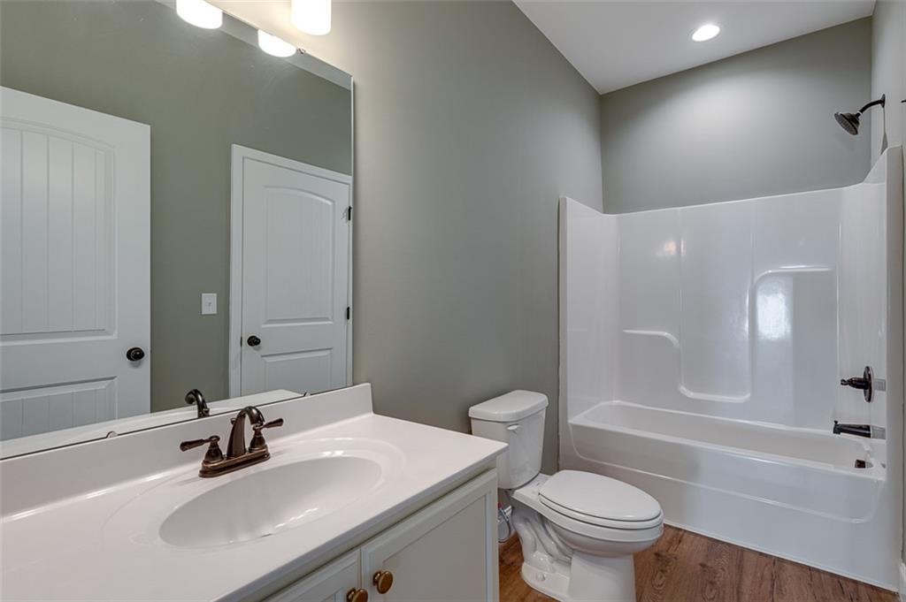 106 Cliftons Landing Dr Property Photo 17