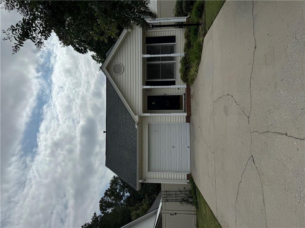 212 Londonberry Dr Property Photo 1