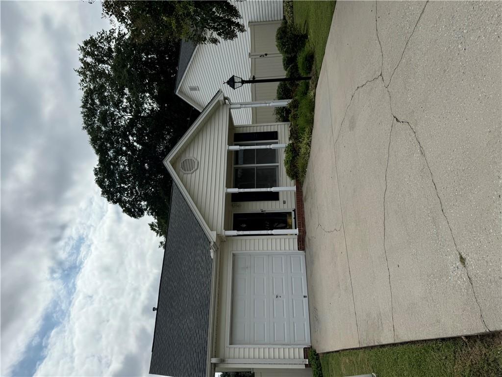 212 Londonberry Dr Property Photo 3