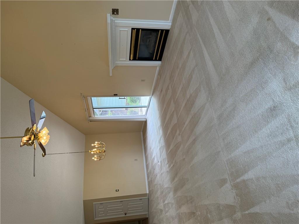 212 Londonberry Dr Property Photo 5