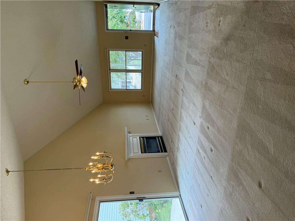 212 Londonberry Dr Property Photo 6