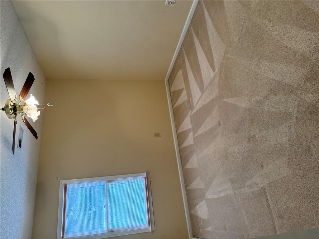 212 Londonberry Dr Property Photo 9
