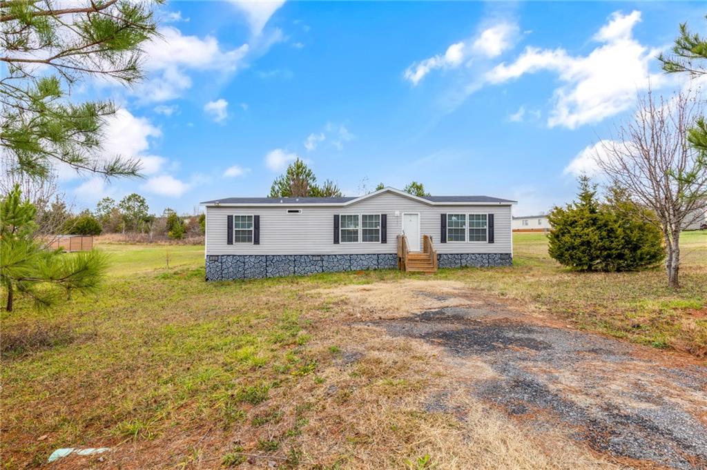 123 Arabian Way Property Photo 1