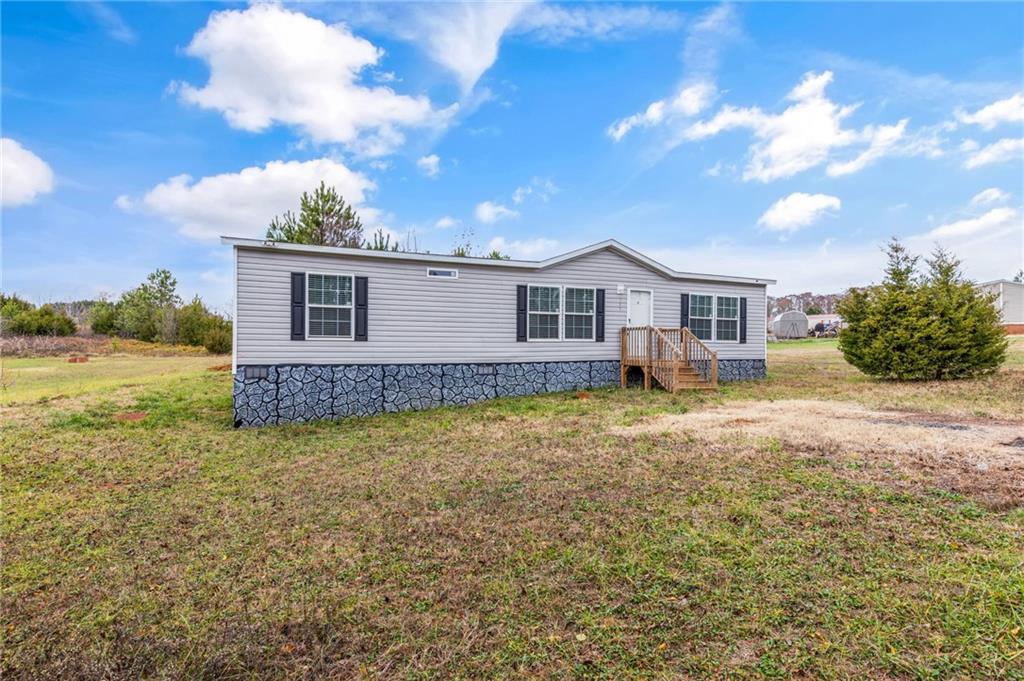 123 Arabian Way Property Photo 3