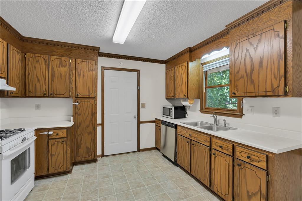 339 Springdale Ave Property Photo 6