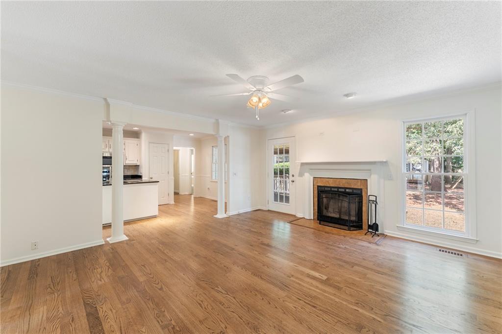 703 Sunny Shore Ln Property Photo 6