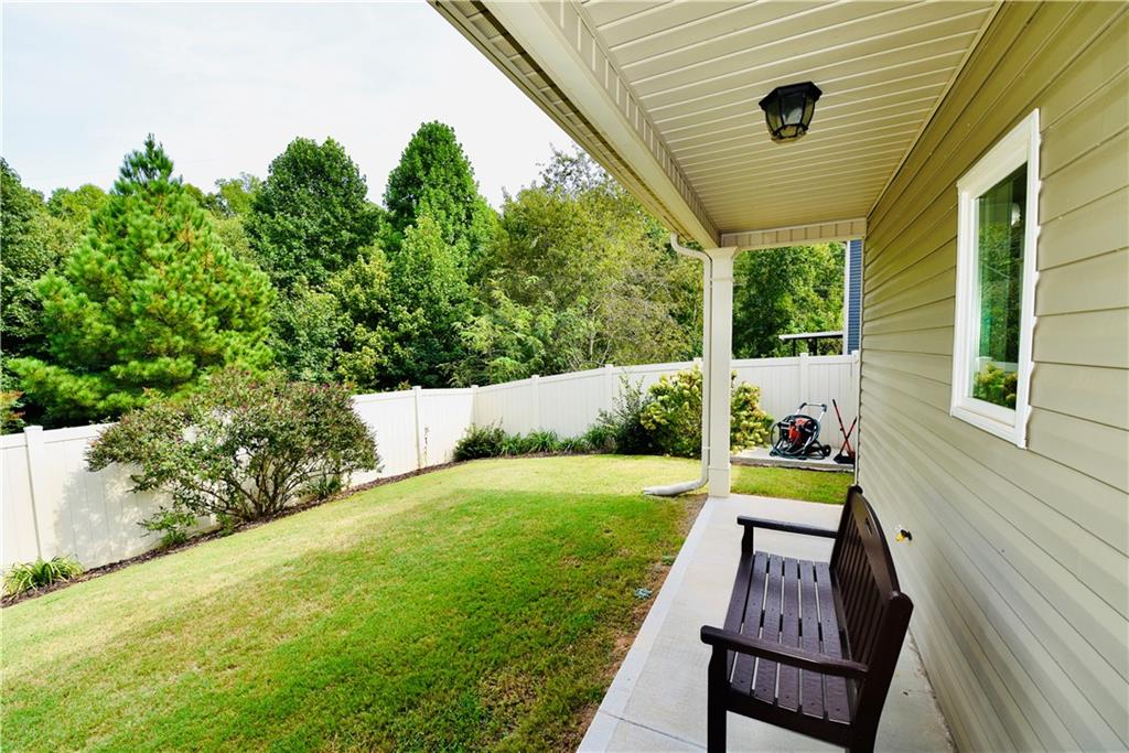 3 Cringle Ln Property Photo 5