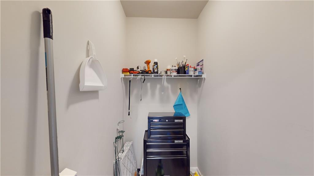 3 Cringle Ln Property Photo 14