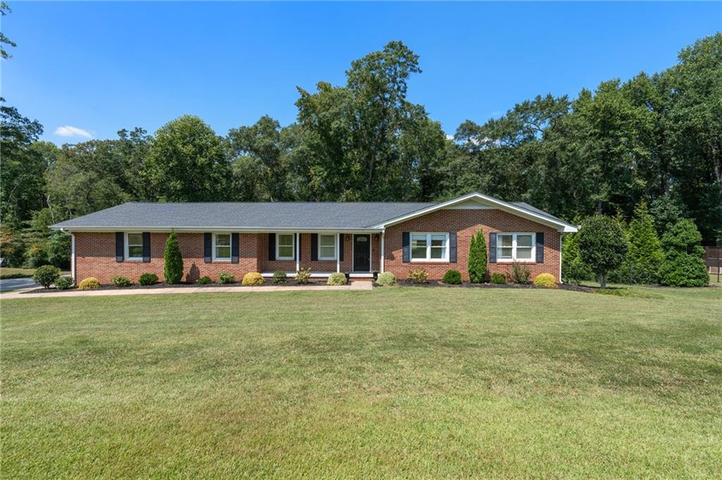 1153 Lakeview Dr Property Photo 4