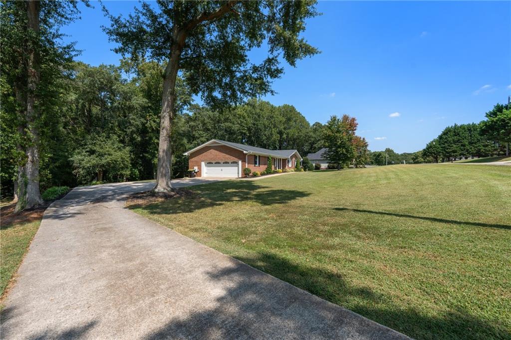 1153 Lakeview Dr Property Photo 5