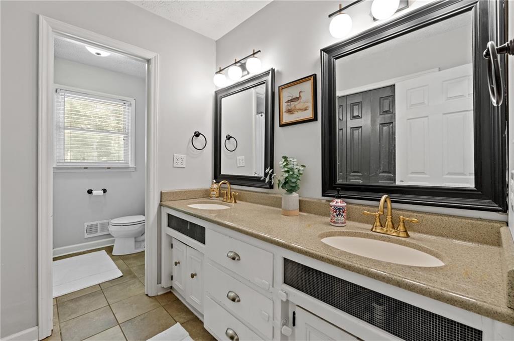 1153 Lakeview Dr Property Photo 25