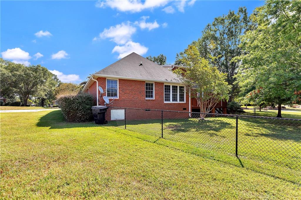 101 Brittany Park Property Photo 34