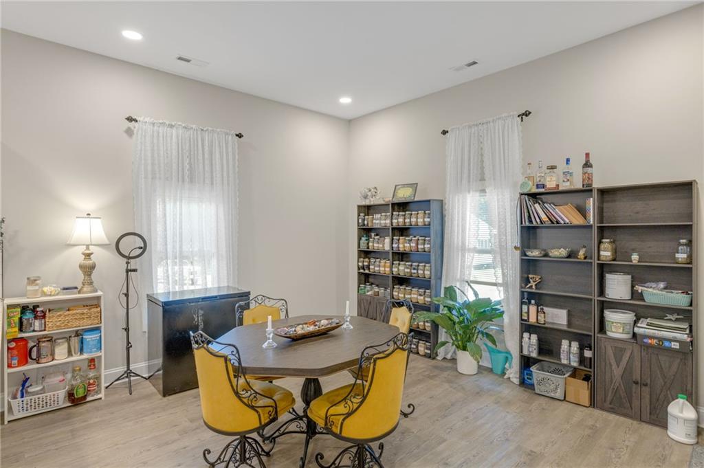 521 W Peachtree St Property Photo 9