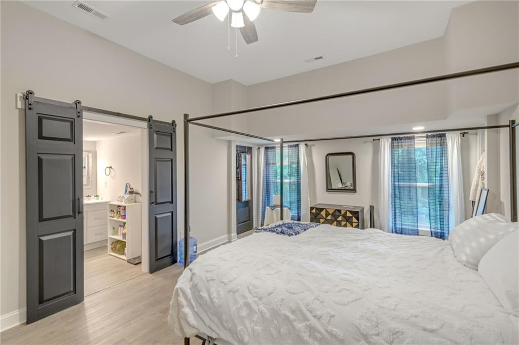 521 W Peachtree St Property Photo 17