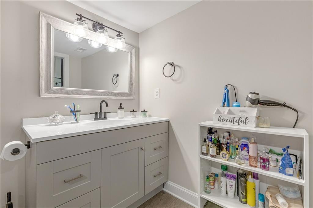 521 W Peachtree St Property Photo 21
