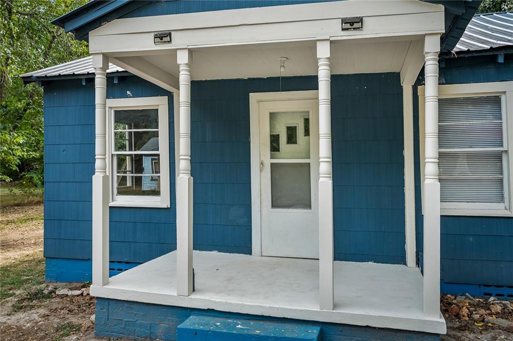 114 Simpson St Property Photo 5