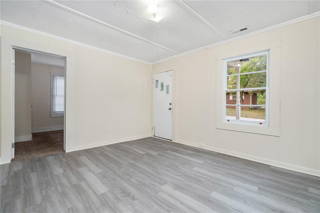 114 Simpson St Property Photo 7