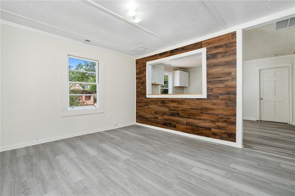 114 Simpson St Property Photo 8