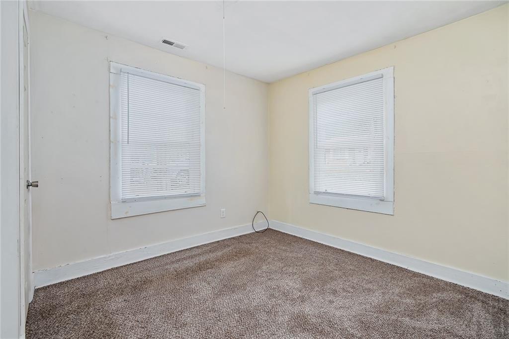 114 Simpson St Property Photo 12