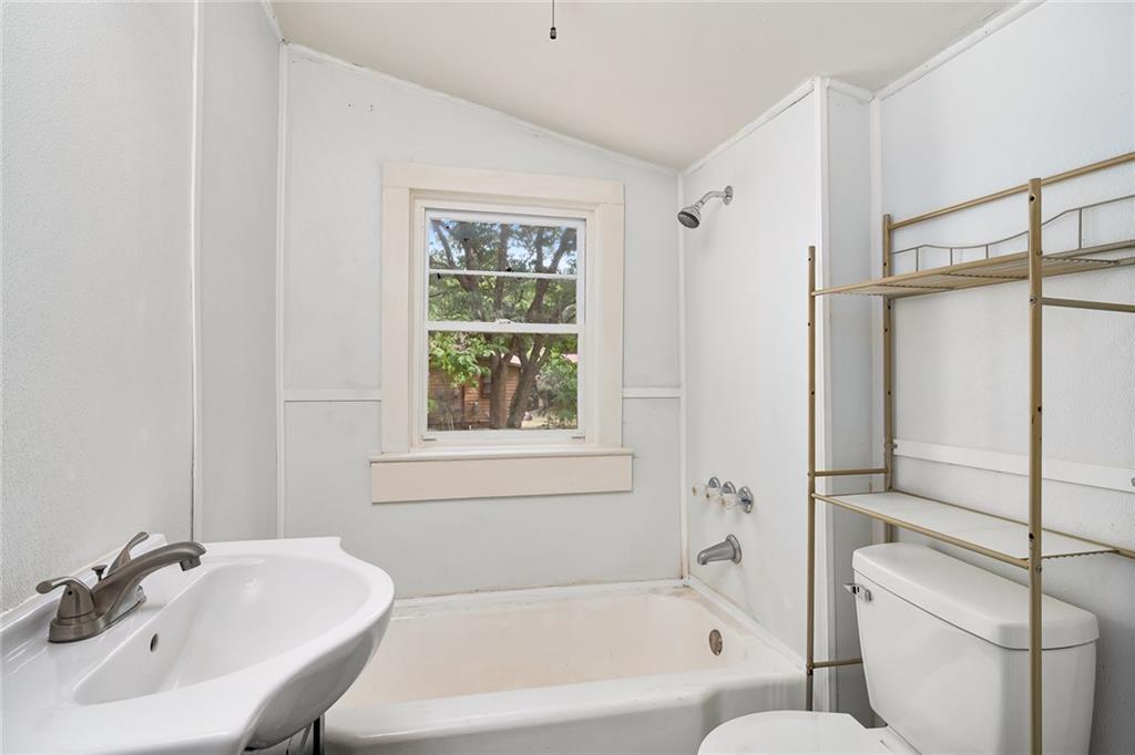 114 Simpson St Property Photo 15