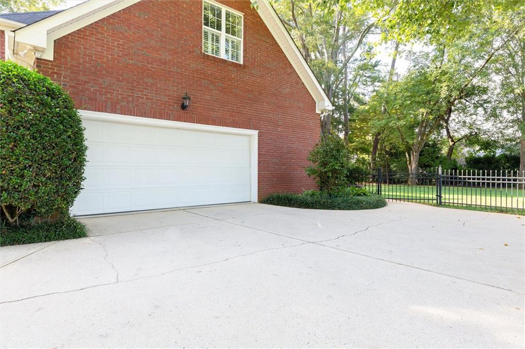 106 Lockmere Ct Property Photo 6