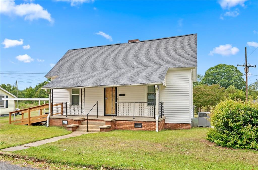 38 S Lyons St Property Photo 3