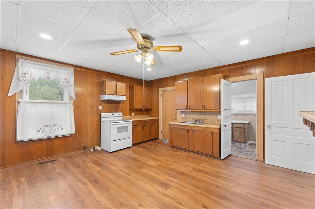 38 S Lyons St Property Photo 8