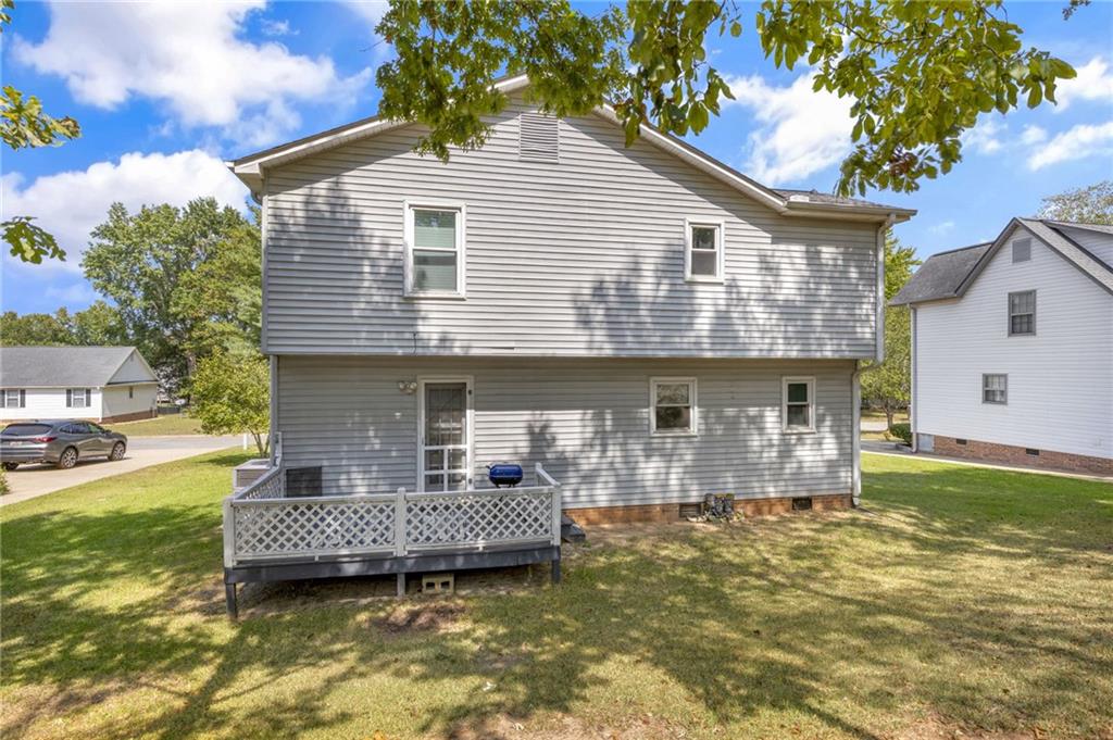 120 Court Dr Property Photo 32