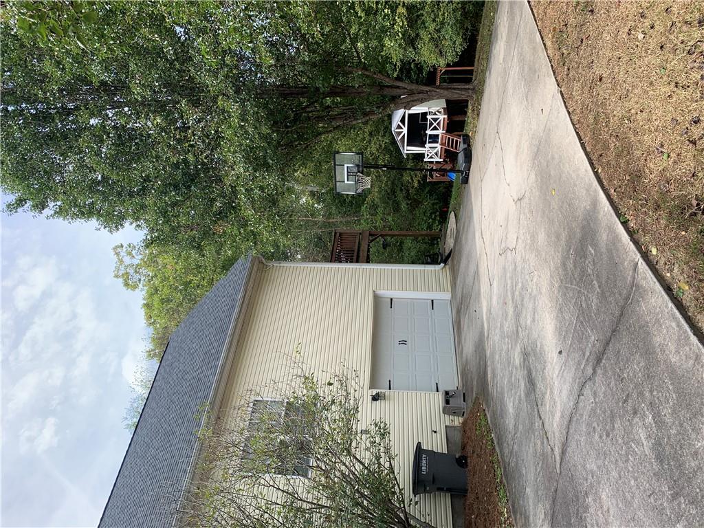 102 Ashton Dr Property Photo 4