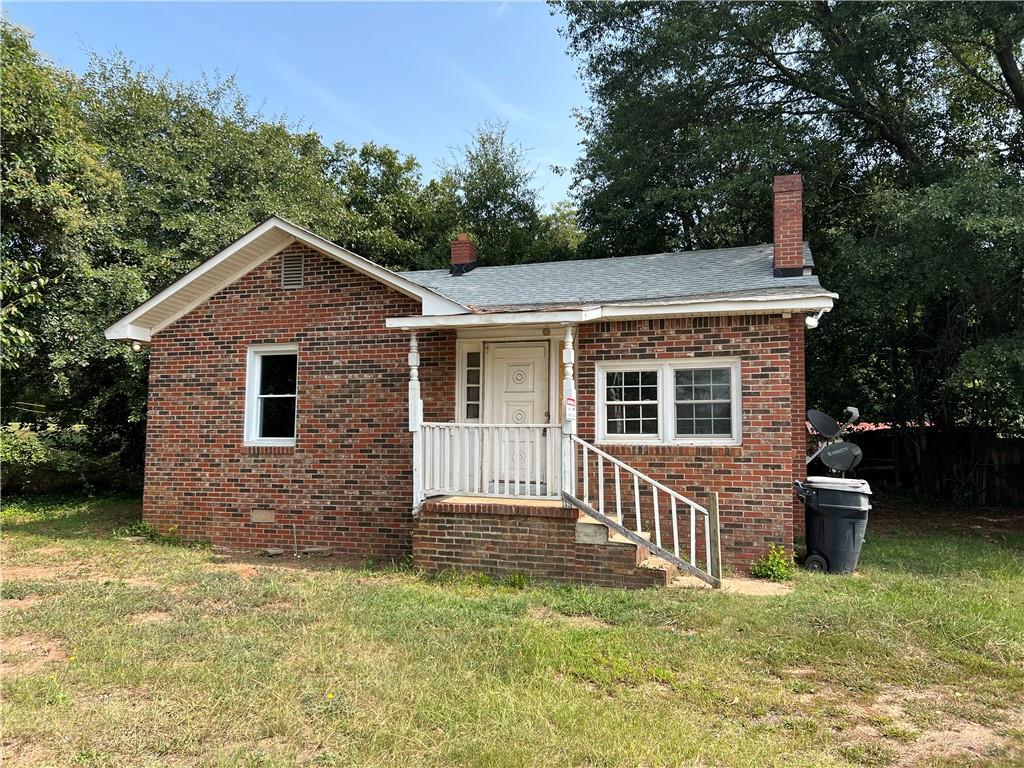 599 N Gossett St Property Photo 1