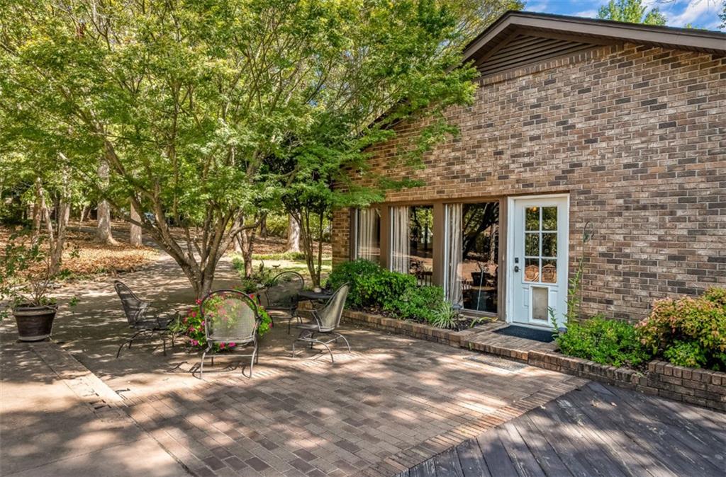 11041 Lake Ridge Ln Property Photo 7