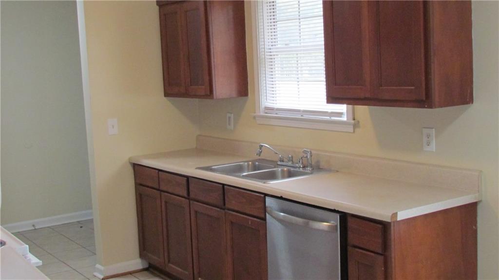 106 Corning St Property Photo 5