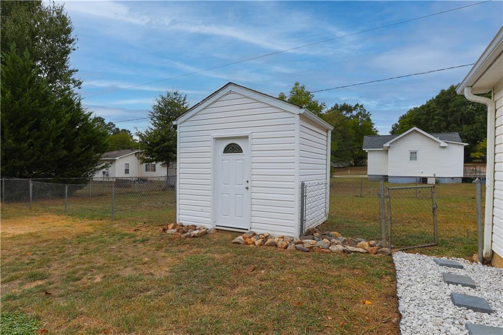 6 Clemson St Property Photo 7