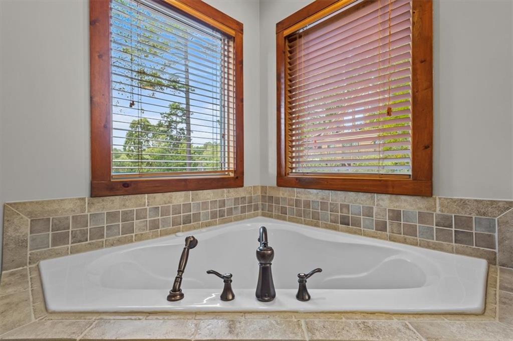 221 Serenity Bay Dr Property Photo 16