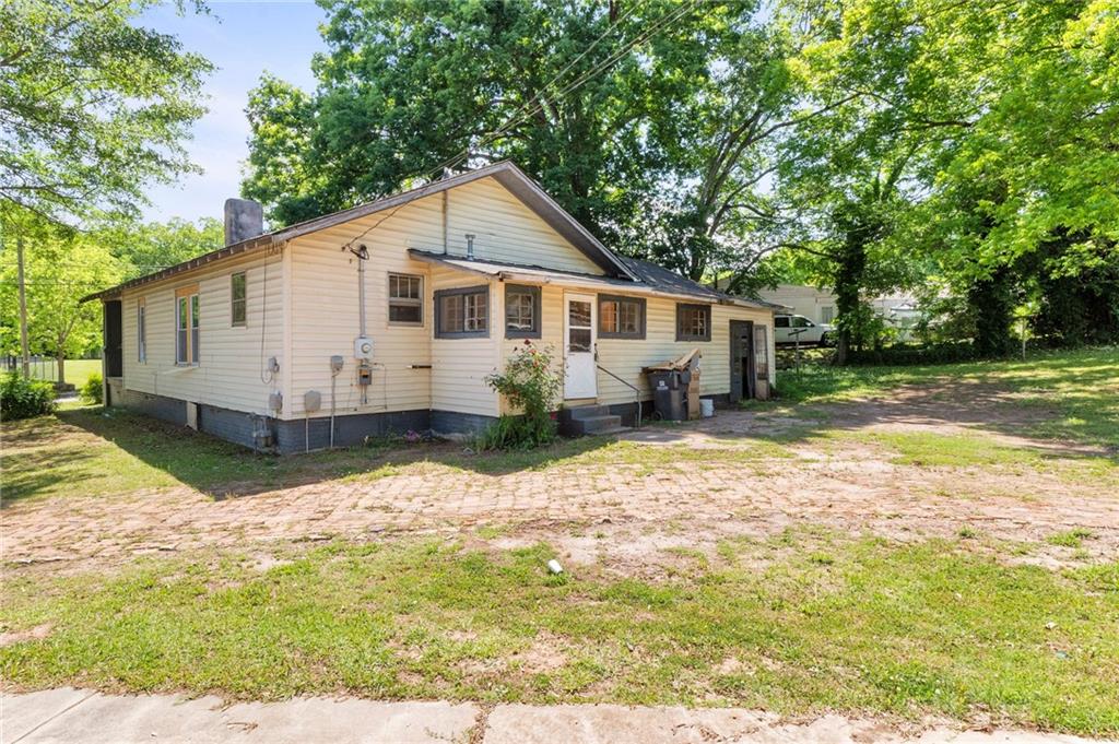 300 Ferry St Property Photo 4