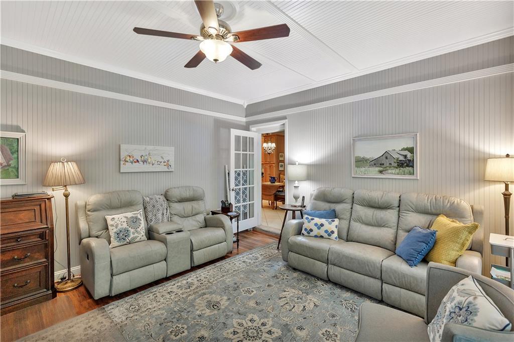 210 Green Chase W Property Photo 12