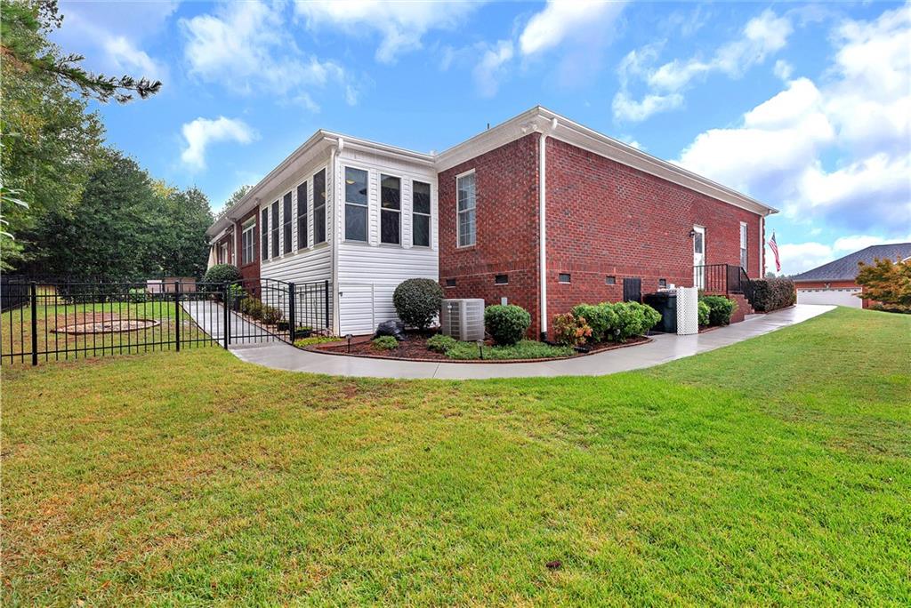 210 Green Chase W Property Photo 26