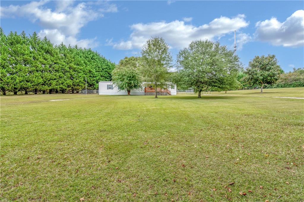355 Honeysuckle Rd Property Photo 3
