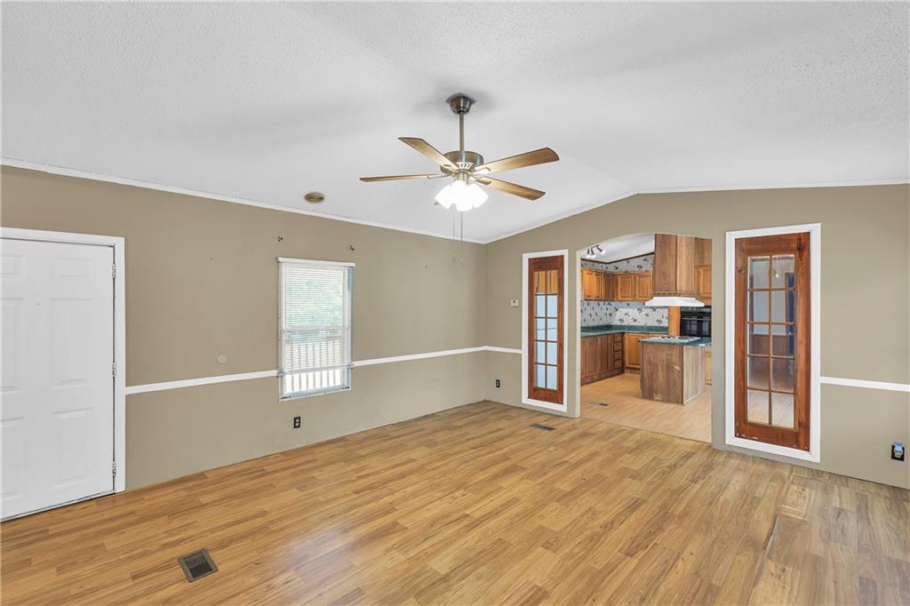 355 Honeysuckle Rd Property Photo 11