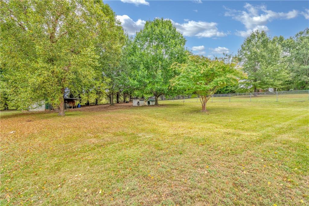 355 Honeysuckle Rd Property Photo 24